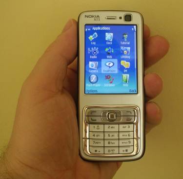Nokia N73 in hand