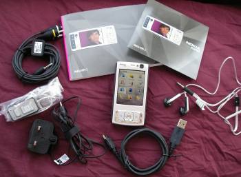 Contents of the Nokia N95 box